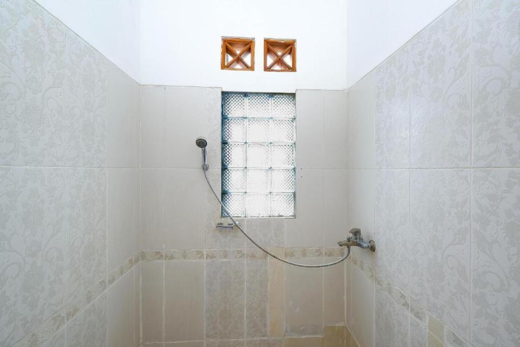 Guest House Gethsemane Salatiga Ngoại thất bức ảnh