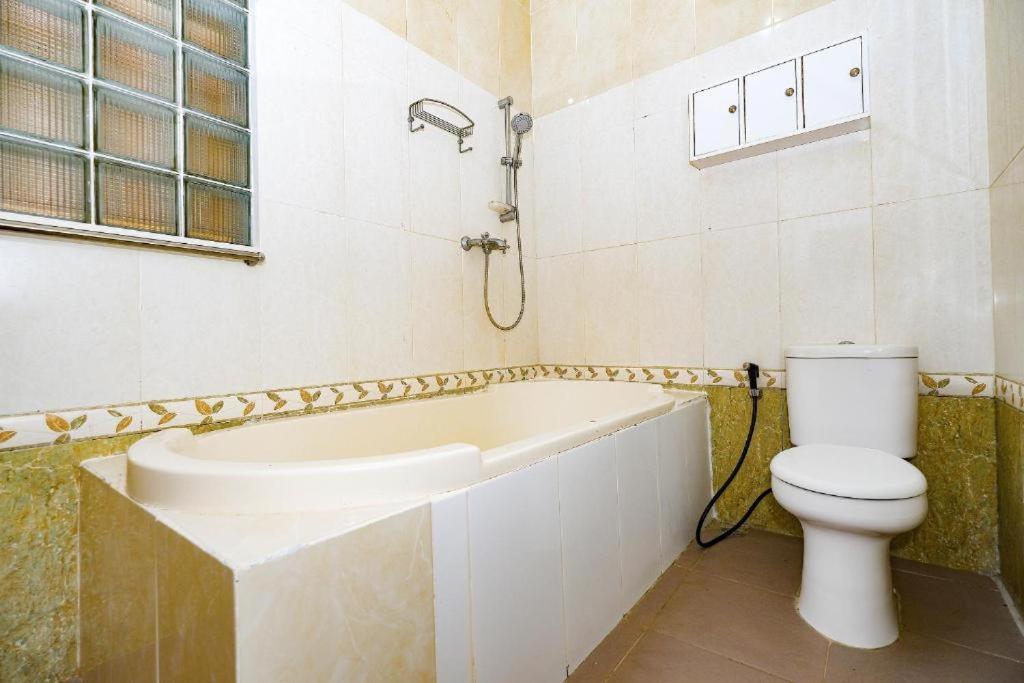 Guest House Gethsemane Salatiga Ngoại thất bức ảnh